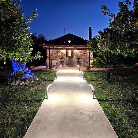 Patras Stonehouse With Large Yard - Πέτρινο Σπίτι Με Αυλή Villa Paralia  Exterior photo