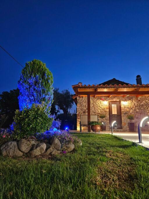 Patras Stonehouse With Large Yard - Πέτρινο Σπίτι Με Αυλή Villa Paralia  Exterior photo